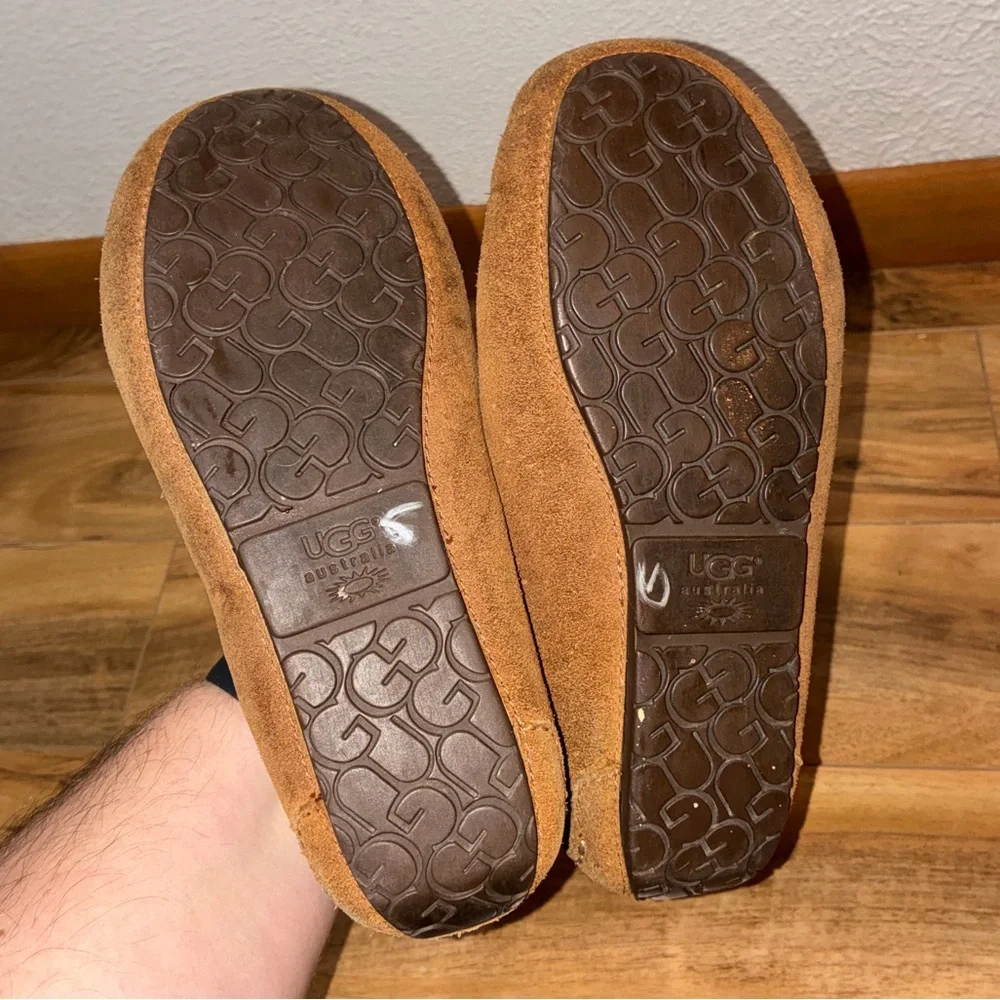 UGG Dakota moccasin slippers, chestnut- big kid size 4 (fit like women size 5.5)
